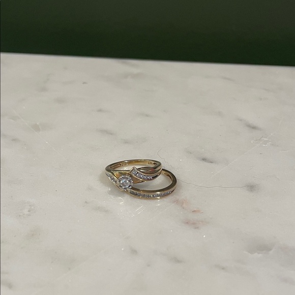 Elegant Gold and Silver Women's Ring - Picture 1 of 1